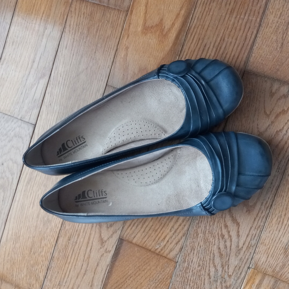 Cliff's by White Mountain